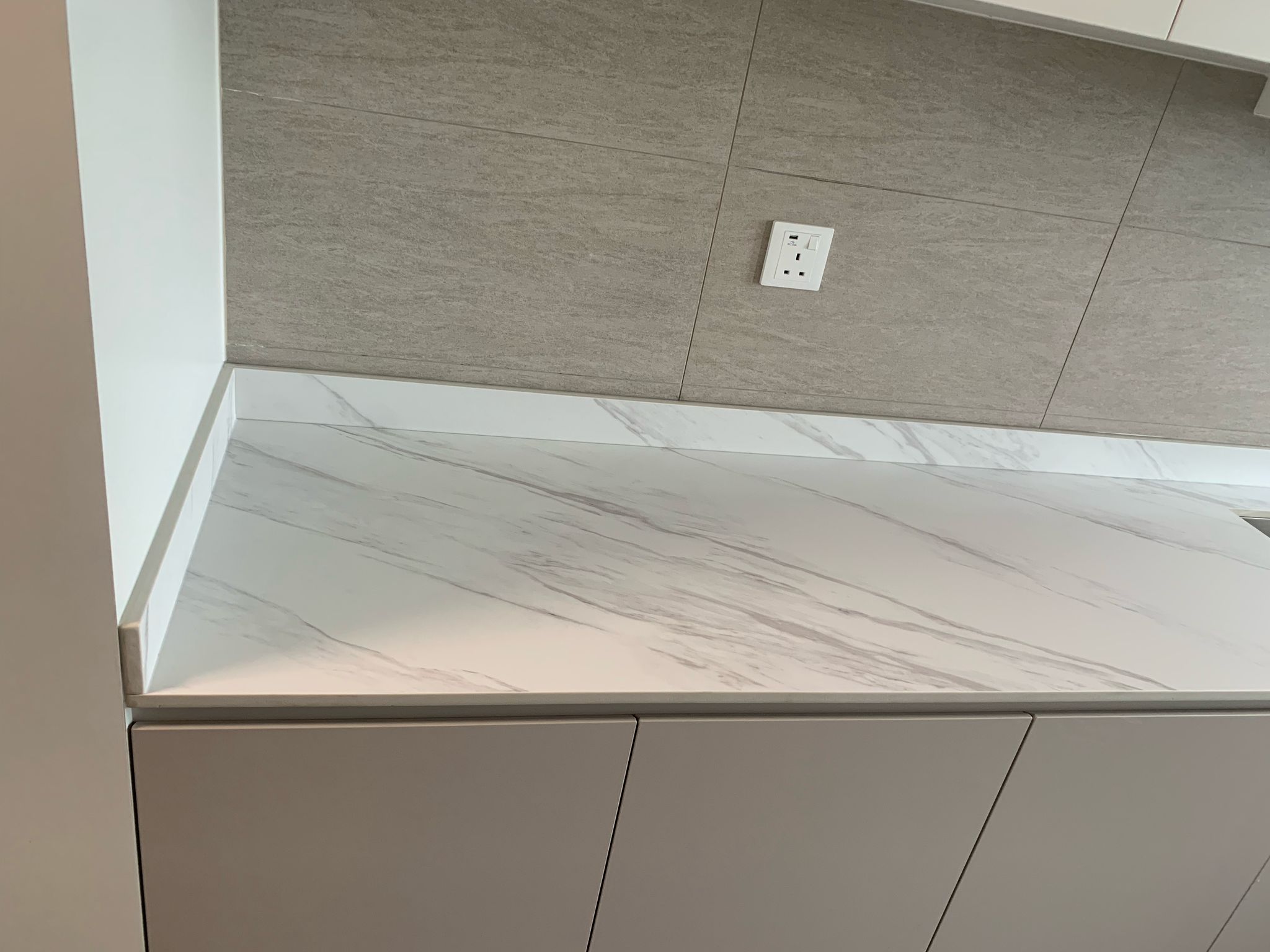 HDB kitchen renovation - quartz top 5